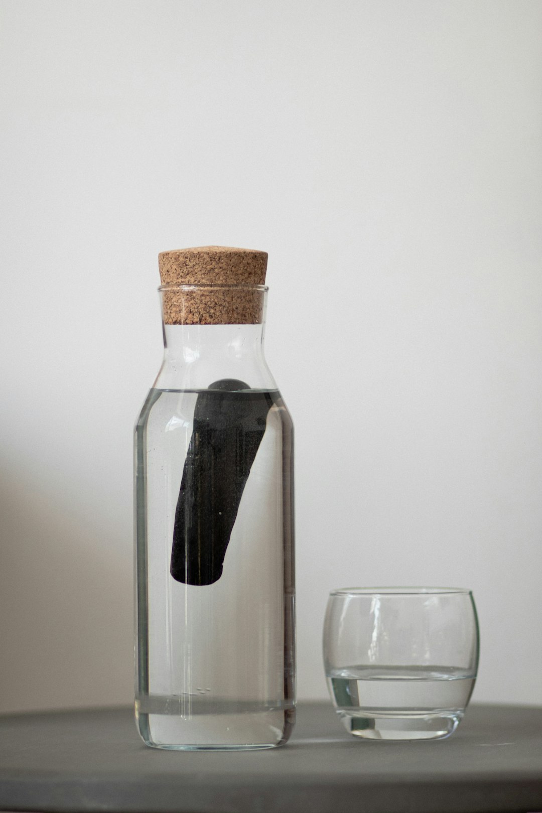 Carafe with charcoal filter